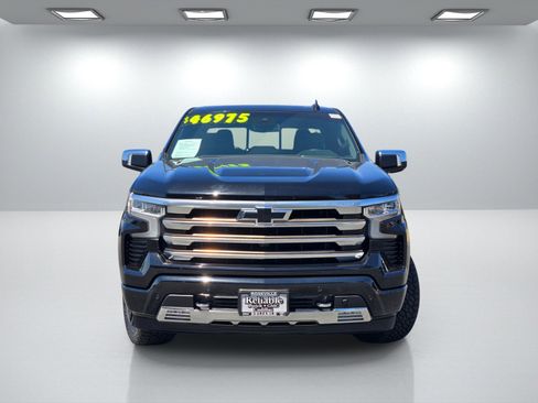 Used 2022 Chevrolet Silverado 1500 High Country w/ High Country Premium Package AWD/4WD image 2