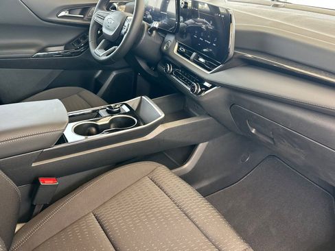 New 2026 Chevrolet Equinox LT AWD/4WD image 18