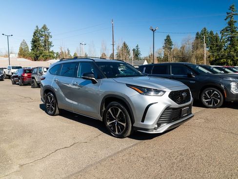 Used 2021 Toyota Highlander XSE image 25