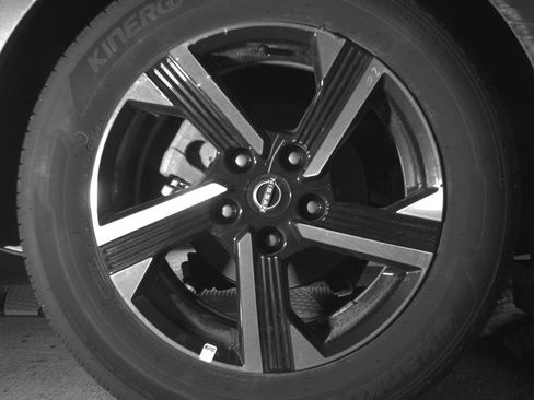 Used 2025 Nissan Sentra SV FWD image 15