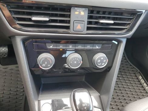 Certified 2023 Volkswagen Taos SE w/ Panoramic Sunroof Package FWD image 32