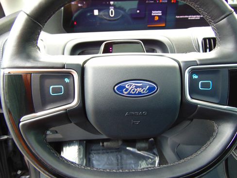 Used 2025 Ford Expedition Platinum w/ Driver's Package AWD/4WD image 23