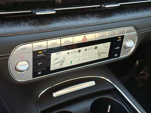 Certified 2025 Genesis G90 3.5T image 23