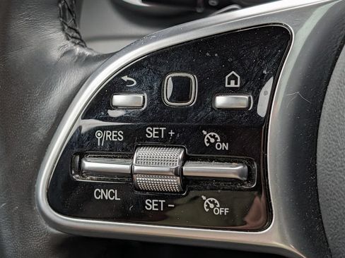 Used 2020 Mercedes-Benz GLC 300 4MATIC image 48
