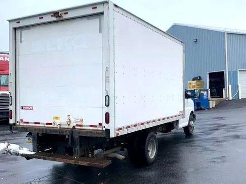 Used 2016 Chevrolet Express 3500 RWD image 6
