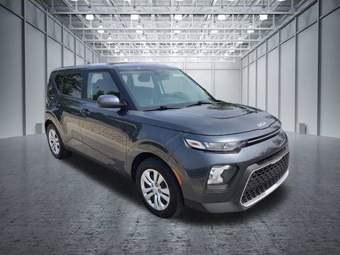 Used 2022 Kia Soul LX FWD image 3