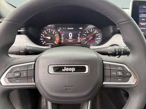 Used 2023 Jeep Compass Latitude AWD/4WD image 15