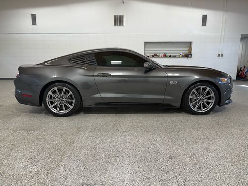 Used 2016 Ford Mustang GT Premium image 5