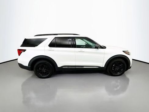 Used 2025 Ford Explorer Active AWD/4WD image 8