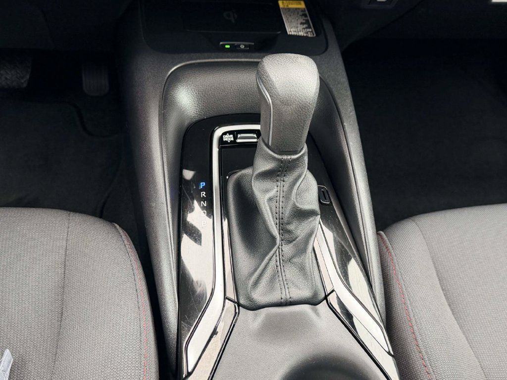 Certified 2025 Toyota Corolla SE w/ SE Premium Package FWD image 6