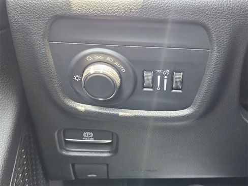 New 2025 Jeep Grand Cherokee L Altitude image 21