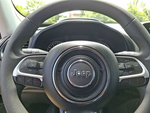 Used 2023 Jeep Renegade Latitude AWD/4WD image 16
