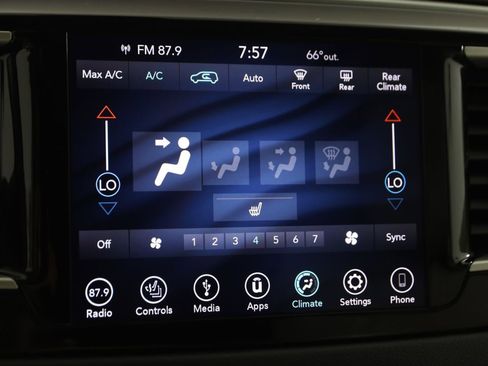 Used 2018 Chrysler Pacifica Touring-L FWD image 31