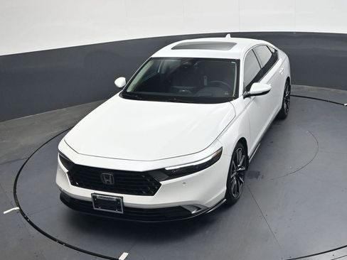 Used 2024 Honda Accord Touring image 19