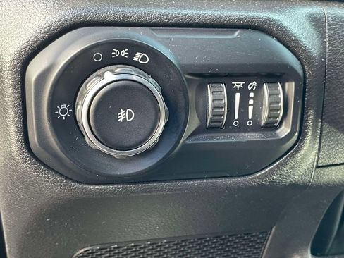 Used 2022 Jeep Wrangler Unlimited Sport AWD/4WD image 17