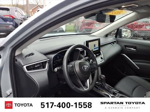 Used 2025 Toyota Corolla Cross XLE AWD/4WD image 15