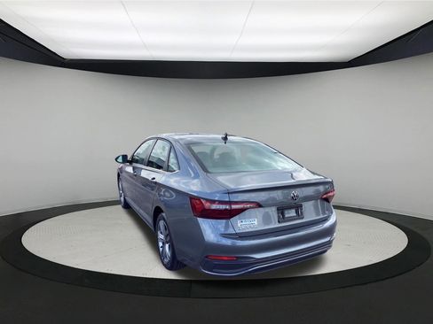 Used 2024 Volkswagen Jetta SE image 6