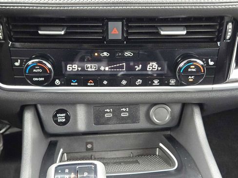 Used 2024 Nissan Rogue SL w/ SL Premium Package image 19