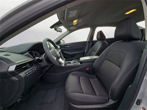 Used 2024 Nissan Altima 2.5 SV image 9