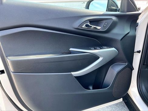 New 2026 Chevrolet Trax RS w/ Sunroof Package FWD image 23