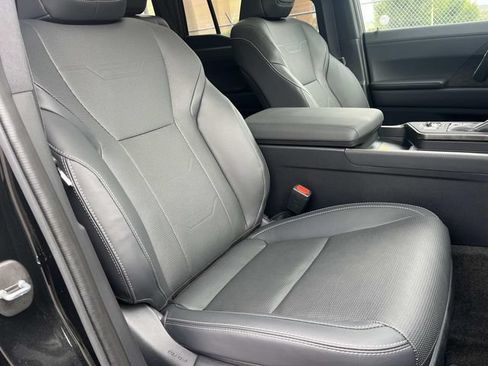 Used 2025 Lexus GX 550 w/ Cold Area Package AWD/4WD image 28