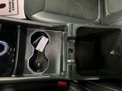 Used 2025 Jeep Grand Cherokee Altitude image 21