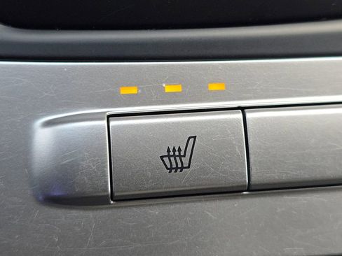 Used 2024 Kia Carnival LX image 4