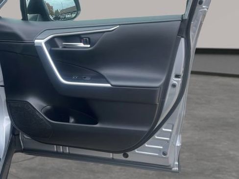 Used 2025 Toyota RAV4 Limited image 60