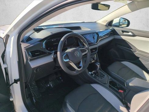 Used 2022 Volkswagen Taos SEL w/ Panoramic Sunroof Package image 10