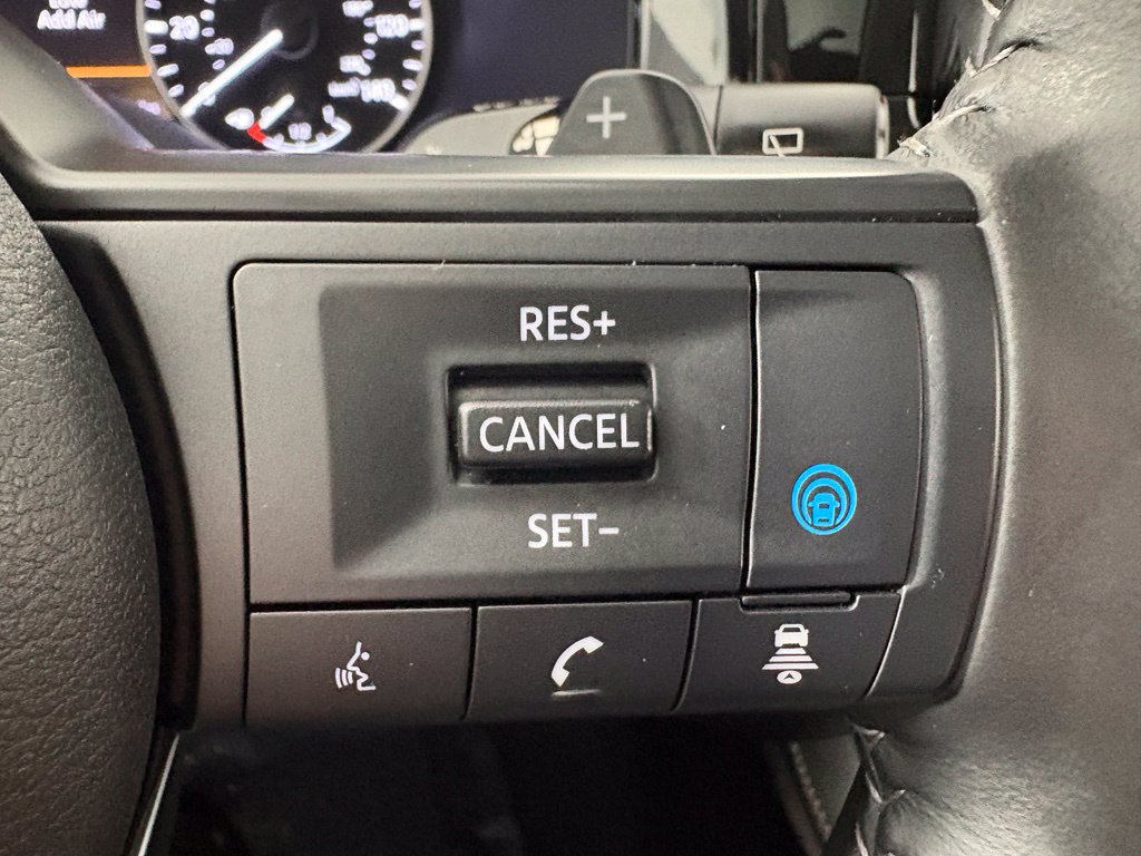 Used 2025 Nissan Pathfinder SV w/ SV Premium Package AWD/4WD image 34