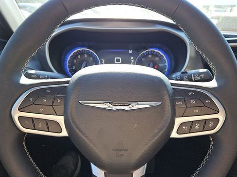 Used 2025 Chrysler Pacifica Select FWD image 20