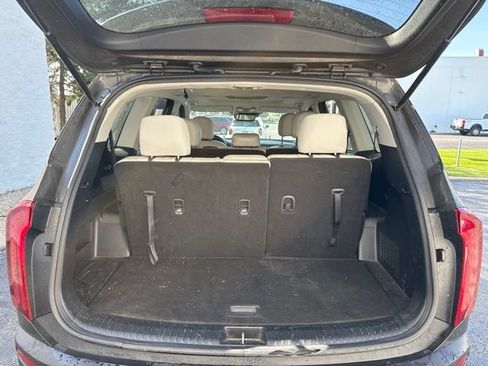 Used 2020 Kia Telluride S w/ S 8 Passenger Seating Package FWD image 7