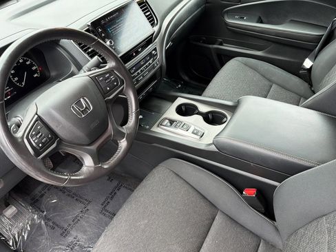 Used 2025 Honda Ridgeline Sport image 10