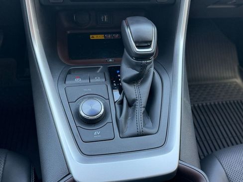 Certified 2025 Toyota RAV4 Limited w/ Advanced Technology Package image 18