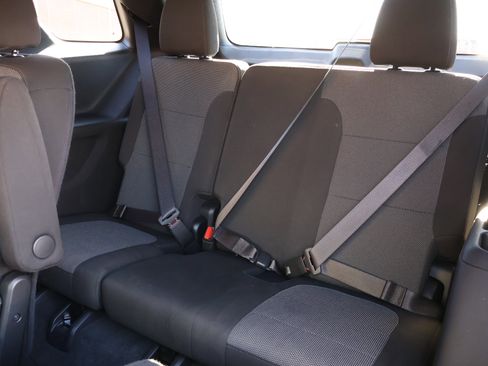 Used 2023 Chevrolet Traverse LT image 23