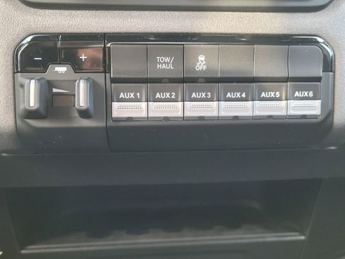 Used 2023 RAM 2500 Tradesman w/ Chrome Appearance Group image 21