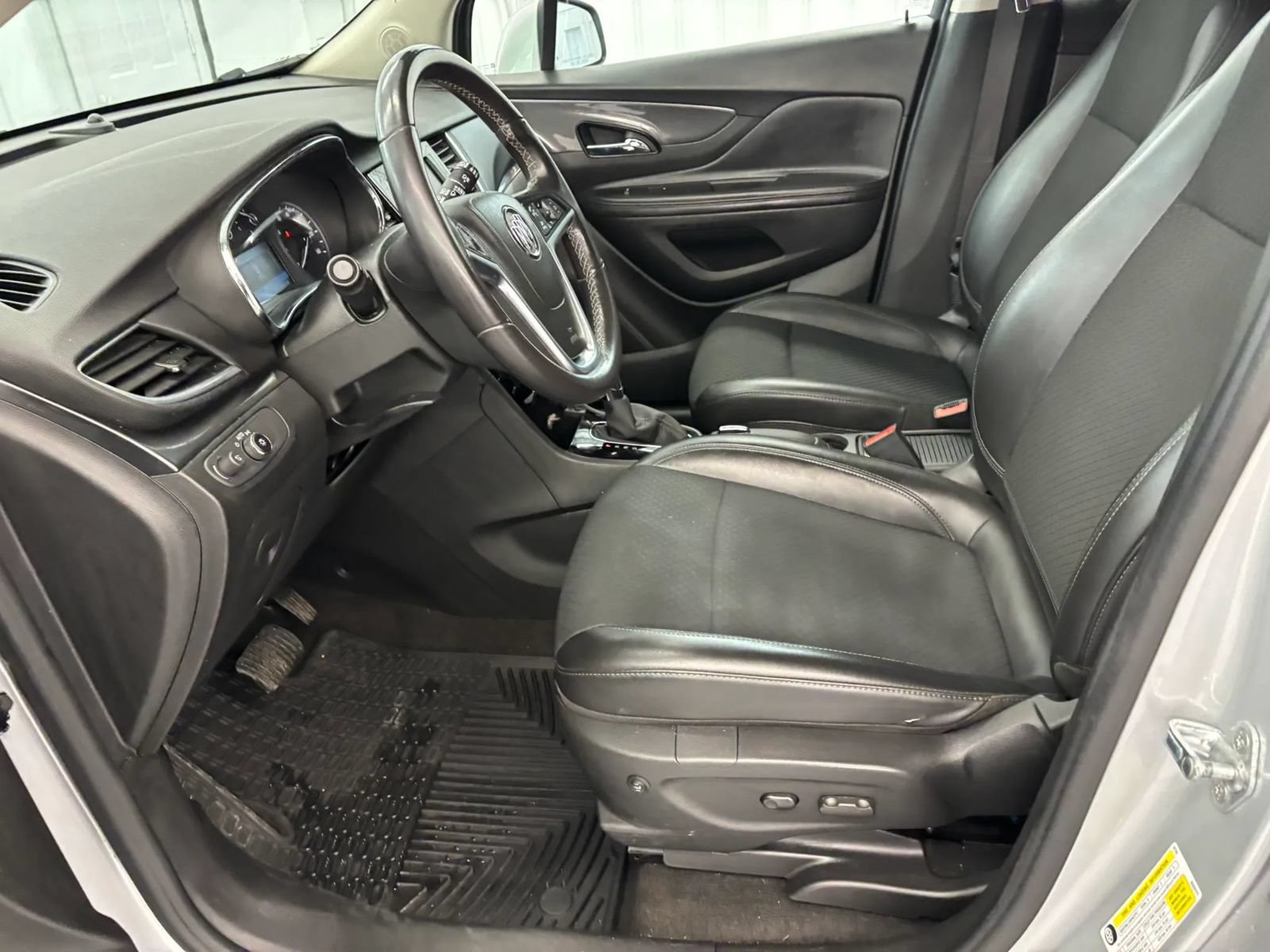 Used 2022 Buick Encore Preferred AWD/4WD image 36