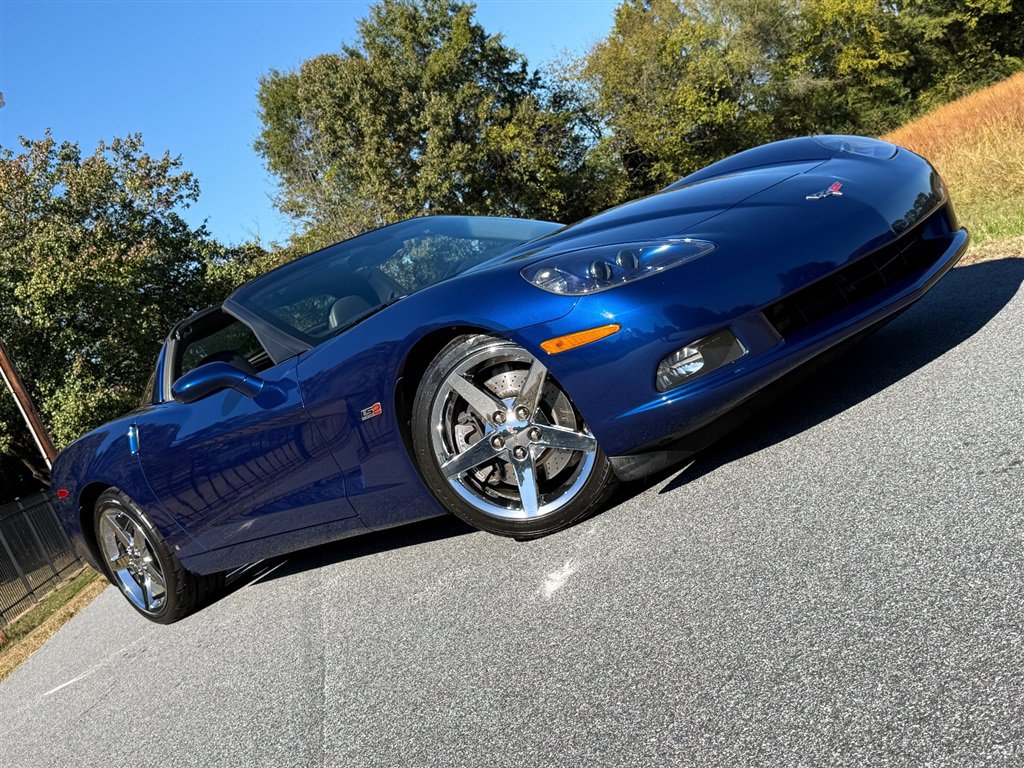 Used 2007 Chevrolet Corvette Coupe w/ Preferred Equipment Group RWD image 24