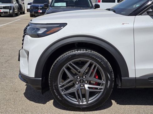 Used 2025 Ford Explorer ST-Line w/ Premium Package image 6