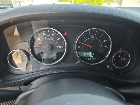 Used 2015 Jeep Wrangler Unlimited Sahara w/ Connectivity Group image 21