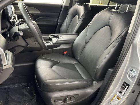 Used 2025 Toyota Grand Highlander AWD image 5