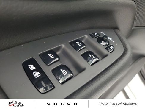 Used 2020 Volvo XC90 T6 Momentum w/ Protection Package Premier image 21