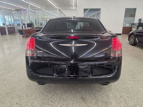 Used 2013 Chrysler 300 C RWD image 5