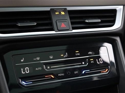 New 2025 Volkswagen Taos SE image 15