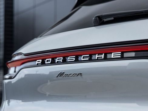 New 2026 Porsche Macan image 14