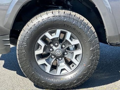 Used 2021 Toyota Tacoma TRD Sport w/ Technology Package image 28