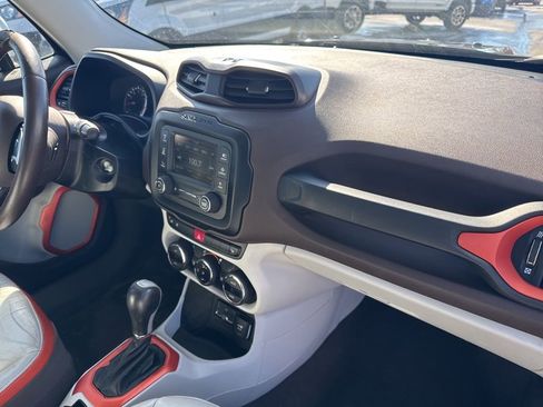 Used 2015 Jeep Renegade Limited image 34