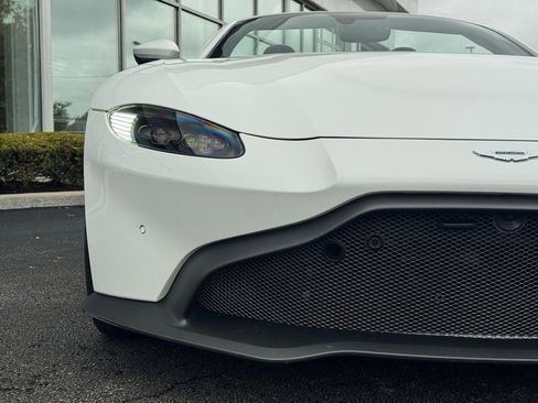 Used 2023 Aston Martin V8 Vantage Roadster RWD image 12