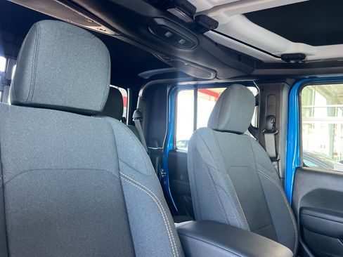 Used 2024 Jeep Gladiator Sport image 13