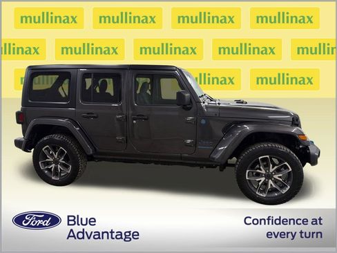 Used 2024 Jeep Wrangler Unlimited AWD/4WD image 2